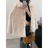 Damen Flauschiger Teddy-Mantel aus Kunstfell mit Hemdkragen und Boxy‑Silhouette Nord Taschen in Hellbeige