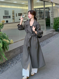 Damen Oversize Mantel im Trench-Stil mit Raglanärmeln und doppelreihiger Knopfleiste Nord Taschen in Elefantengrau