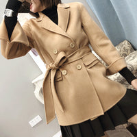 Damen zeitloser, doppelter Blazer mit Gürtel Nord Taschen in Khaki