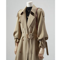 Damen Trenchcoat mit Ballonärmeln, doppelreihiger Schnitt und Taillengürtel Nord Taschen in Khaki