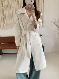 Damen Midilanger Trenchcoat mit Oversize-Schultern und Perlmuttknöpfen Nord Taschen in Weiß