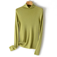 Damen Feiner Rollkragen-Feinstrickpullover mit schmaler Silhouette und elastischem Saum Nord Taschen in Apfelgrün