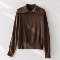 Damen Feiner Half-Zip-Pullover mit großzügigem Umschlagkragen und slimem Schnitt Nord Taschen in Braun