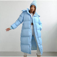 Abigail – Lange Pufferjacke mit hohem Kragen für Damen | Ultrawarmer, langer Steppmantel in Hellblau
