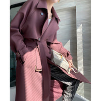 Damen Trenchcoat mit doppelter Knopfleiste und Taillengürtel Nord Taschen in Pflaume