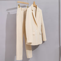 Damen Figurbetonter Midilanger Business-Blazer mit Reverskragen und formgebenden Abnähern Nord Taschen in Beiges Set