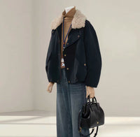 Damen Kurze Oversize-Bomberjacke mit Teddykragen und Druckknopfdetails Nord Taschen in Tiefpetrol