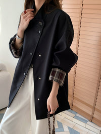 Damen Oversized Kurzjacke mit Druckknopfleiste und karierter Ärmelaufschlag Nord Taschen in Schwarz