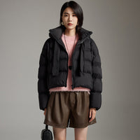 Damen Kurz geschnittene Boxy-Steppjacke mit voluminöser Kapuze und Kordelzug Nord Taschen in Schwarz