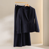 Damen Zweiteiliges Business-Kostüm mit tailliertem Blazer und weitem Midirock Nord Taschen in Marineblau, 2-teilig