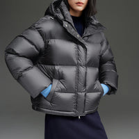 Damen Kurze boxy gesteppte Daunenjacke mit Kapuze Nord Taschen in Dunkelgrau