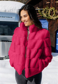 Damen Modische Daunenjacke mit hohem Kragen in Magenta
