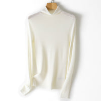 Damen Feiner Rollkragen-Feinstrickpullover mit schmaler Silhouette und elastischem Saum Nord Taschen in Perlenweiß