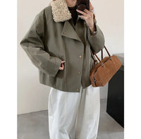 Damen Kurze Oversize-Bomberjacke mit Teddykragen und Druckknopfdetails Nord Taschen in Rauchgrün