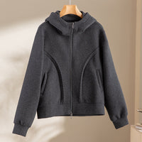 Damen Relaxed-Fleece-Hose mit hoher Taille, Tunnelzug und dekorativer Seitennaht Nord Taschen in Dunkelgrau-schwarzes Oberteil