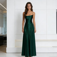 Damen Elegantes satin Abendkleid mit tailliertem Schnitt und schmalen Trägern in Pfauengrün