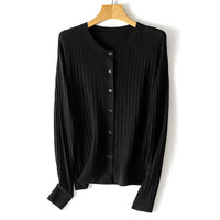 Damen Feinstrick-Cardigan mit Zopfmuster, Rundhalsausschnitt und Knopfleiste Nord Taschen in Obsidienschwarz
