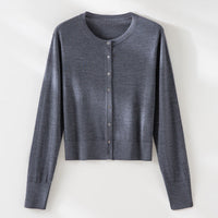 Damen Kurzgeschnittene Feinstrick-Cardigan mit Rundhalsausschnitt und tonaler Knopfleiste Nord Taschen in Anthrazitgrau