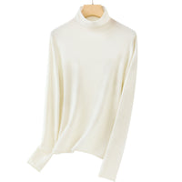 Damen Feiner Rollkragenpullover aus ultraleichtem Feinstrick mit schlanker Silhouette Nord Taschen in Weiß