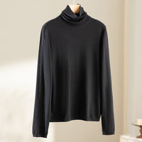 Damen Ultraleichter Feinstrick-Rollkragenpullover mit schlanker Silhouette und fein gerippten Abschlüssen Nord Taschen in Schwarz
