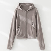 Damen Cropped Kapuzenjacke mit Reißverschluss und konturierten Eingrifftaschen Nord Taschen in Khaki-Oberteil