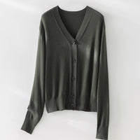 Damen Feiner V-Ausschnitt Cardigan mit Knopfleiste und geripptem Saum Nord Taschen in Grün