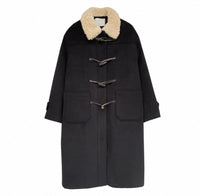 Damen Langer Duffle‑Mantel mit Teddykragen, Knebelverschlüssen und aufgesetzten Taschen Nord Taschen in Schwarz