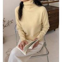 Damen Leichter Kaschmir-Mix Rollkragenpullover mit feinem Soft-Finish und schmaler Silhouette Nord Taschen in Schwanengelb