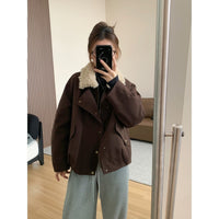 Damen Kurze Oversize-Bomberjacke mit Teddykragen und Druckknopfdetails Nord Taschen in Kaffeebraun