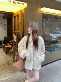 Damen Oversized Kunstfell‑Mantel mit Teddy‑Optik, Stehkragen und Eingrifftaschen Nord Taschen in Gelb