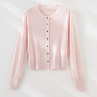 Damen Kurzgeschnittene Feinstrick-Cardigan mit Rundhalsausschnitt und tonaler Knopfleiste Nord Taschen in Zartrosa