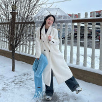 Damen Langer Teddy-Mantel im Oversize‑Schnitt mit Doppelreiher und Reverskragen Nord Taschen in Weiß
