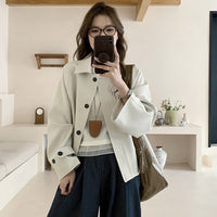 Damen Oversize Kurzjacke mit überschnittenen Schultern und großer Knopfleiste Nord Taschen in Ecru
