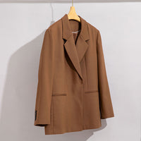 Damen Longline-Blazer mit verdeckter Knopfleiste und schmaler Silhouette Nord Taschen in Toffee-Oberteil