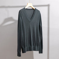 Herren Feiner V‑Ausschnitt-Pullover aus Merinomischung mit leichtem Strukturstrick Nord Taschen in Mineralblau