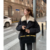Damen Oversize-Kurzjacke mit Teddykragen und Pattentaschen Nord Taschen in Tiefblau
