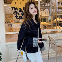 Damen Boxy-Jeansjacke mit kontrastierenden Nähten, Kordelzugsaum und karierten Manschetten Nord Taschen in Schwarzblau
