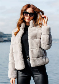 Damen Modische Daunenjacke mit hohem Kragen in Grau