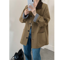 Damen Oversize Kurzjacke im Trenchstil mit Lederoptik-Kragen und karierten Umschlagmanschetten Nord Taschen in Ecru