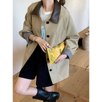 Damen Leichte Oversize-Übergangsjacke mit Kontrastkragen und kariertem Ärmelsaum Nord Taschen in Hell-Khaki