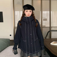 Damen Kurzjacke mit hohem Stehkragen, kontrastierenden Ziernähten und kastiger Oversize‑Silhouette Nord Taschen in Marineblau