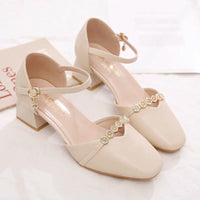 Damen Elegante Hochzeits-Pumps mit dezentem Schmuckdetail und komfortablem Blockabsatz in Offweiß