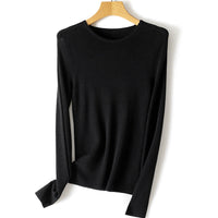Damen Feiner Feinstrickpullover mit Rundhalsausschnitt und figurnaher Silhouette Nord Taschen in Obsidienschwarz