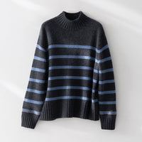 Damen Gestreifter Feinstrick-Pullover mit halbhohem Rippkragen und geripptem Saum Nord Taschen in Blau gestreift