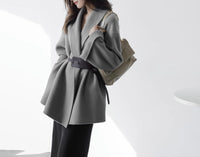 Damen Schicke und elegante Wickeljacke Nord Taschen in Hellgrau