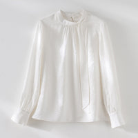 Damen Elegante Satin-Bluse mit Schluppe und feiner Jacquard-Struktur Nord Taschen in Cremeweiß
