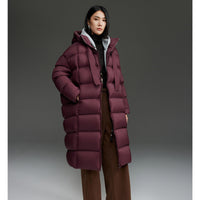 Damen Oversized Stepp-Daunenmantel mit Kapuze und verlängerter Silhouette Nord Taschen in Dunkelrot