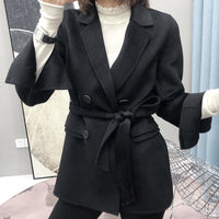Damen zeitloser, doppelter Blazer mit Gürtel Nord Taschen in Schwarz