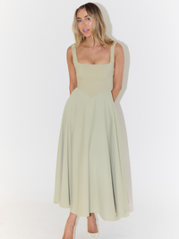 Livia | Stilvolles Damenkleid für elegante Looks in Grün