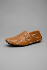 Orthopädische Herren Loafer mit Arch Support und atmungsaktiver Perforation Slip-On Design in Braun